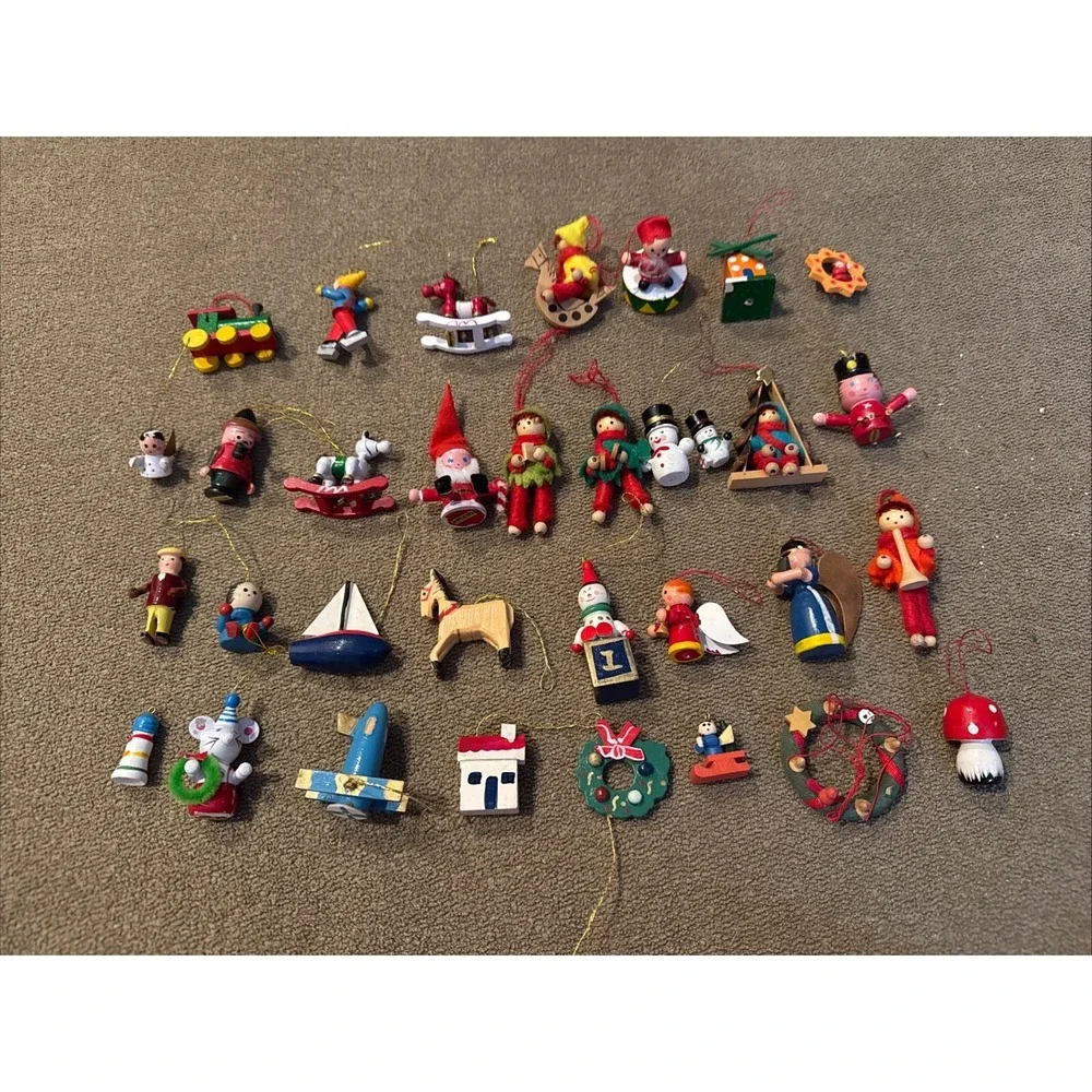 Vintage Lot of 33 Miniature Wooden Christmas Tree Holiday Ornaments (TD)